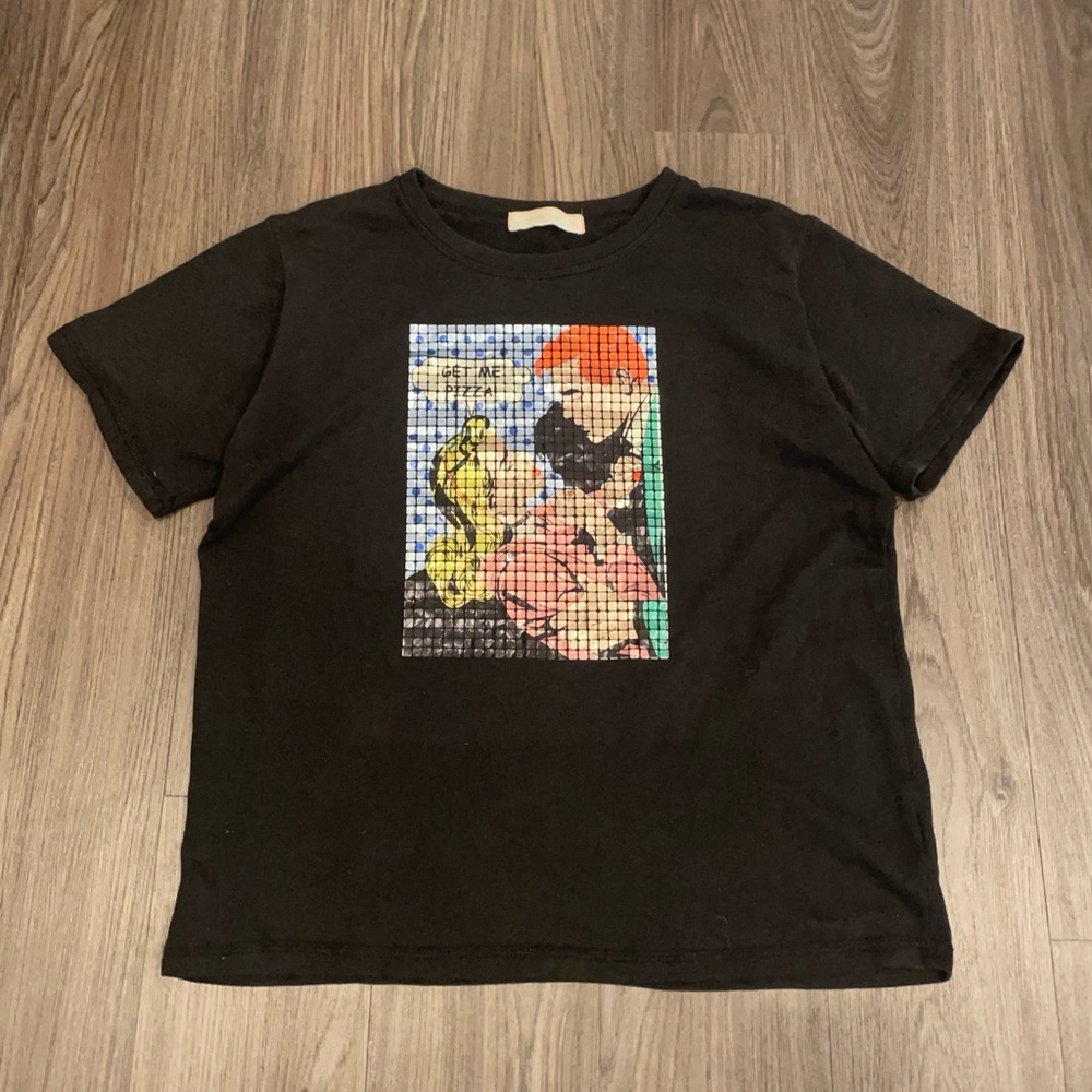 Black Graphic T-shirt (Medium)